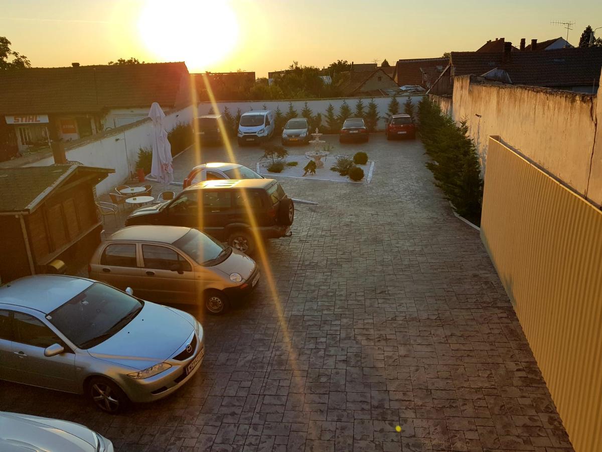 Pensiune Xe-Mar Arad Exteriör bild
